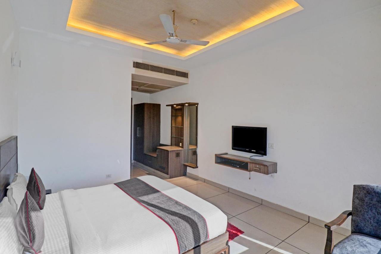 Отель Oyo Townhouse 484 Sanskriti Дели Экстерьер фото