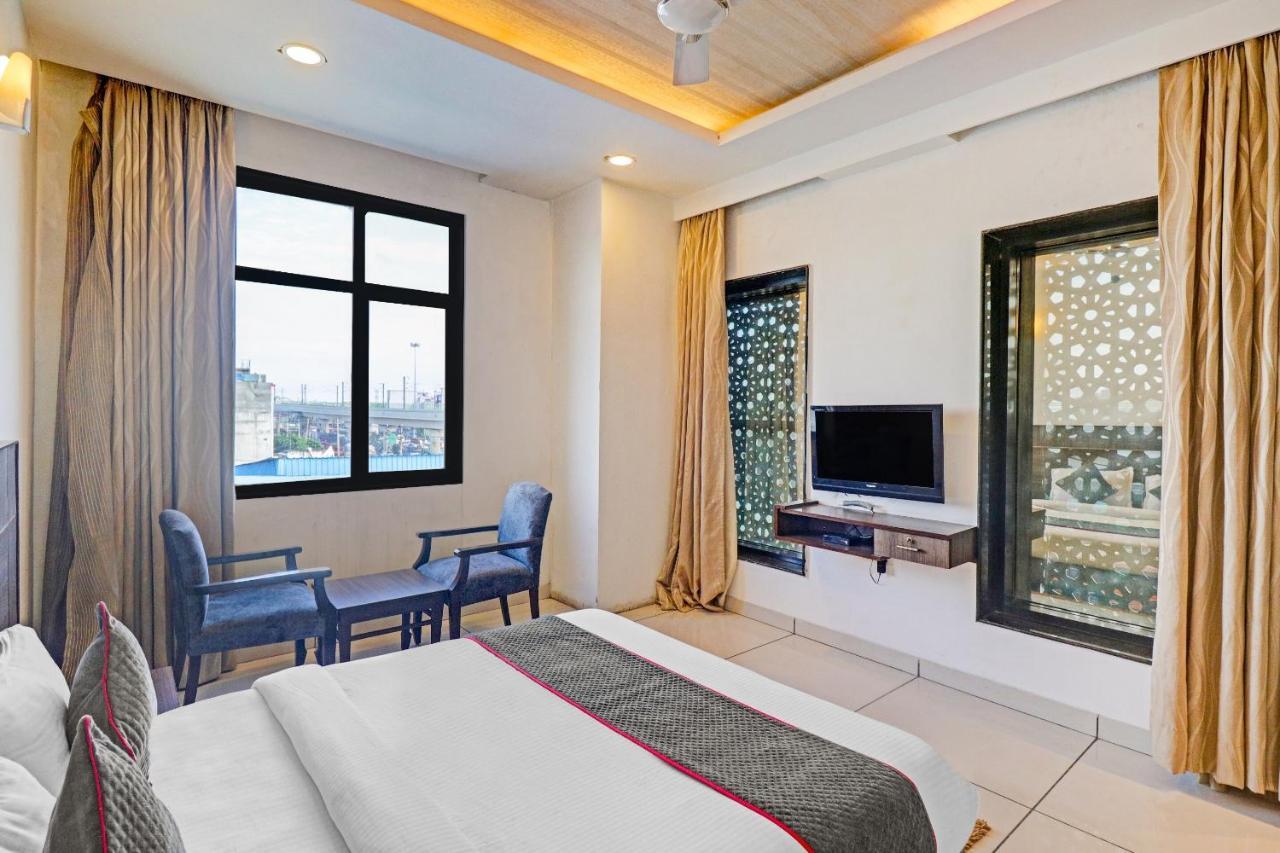 Отель Oyo Townhouse 484 Sanskriti Дели Экстерьер фото