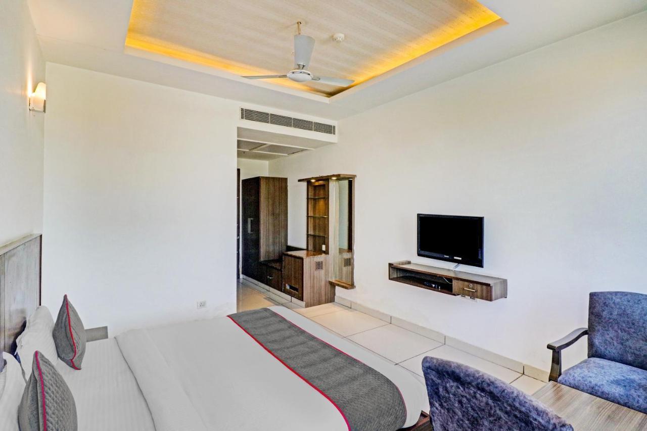 Отель Oyo Townhouse 484 Sanskriti Дели Экстерьер фото