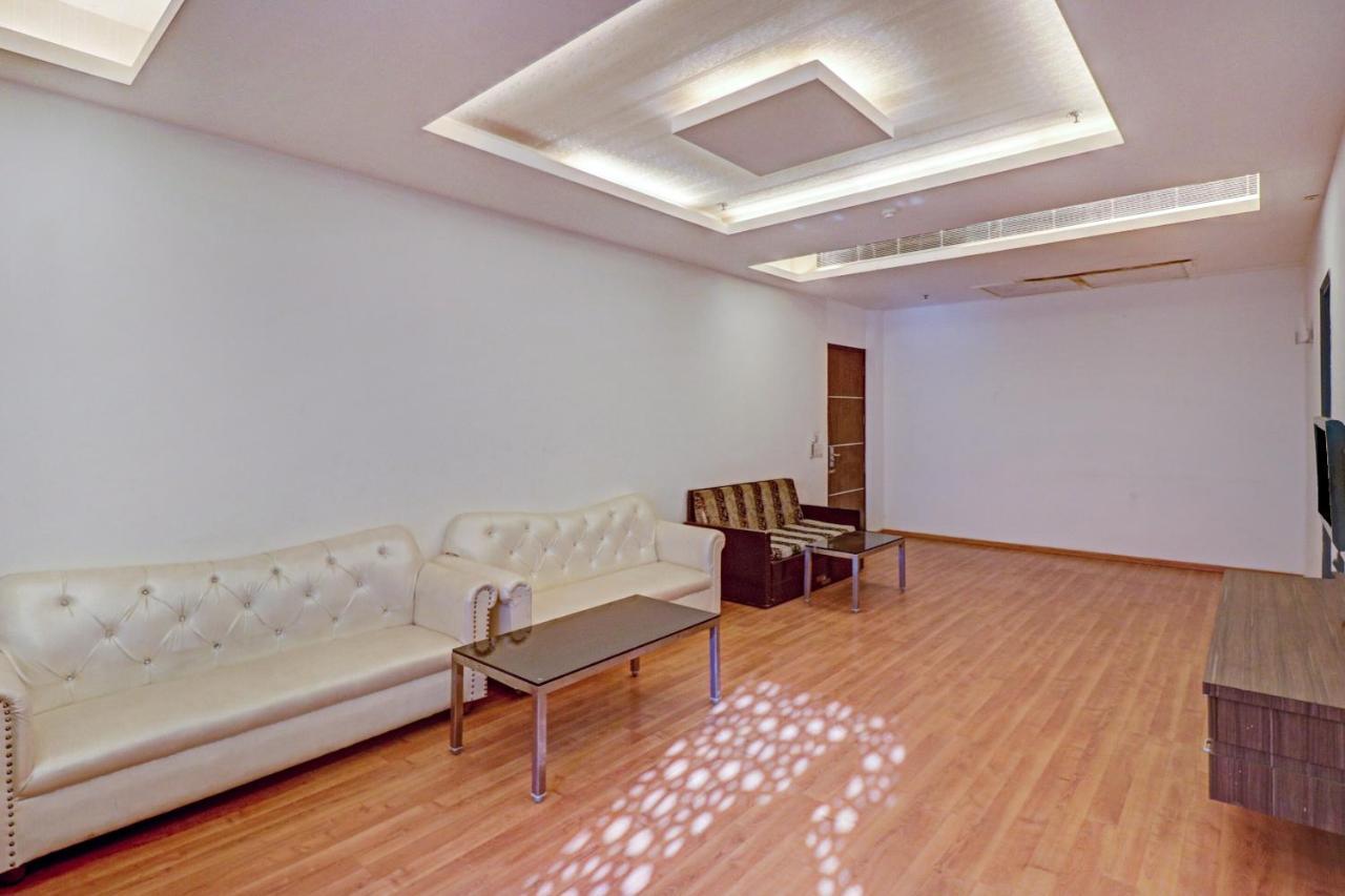 Отель Oyo Townhouse 484 Sanskriti Дели Экстерьер фото