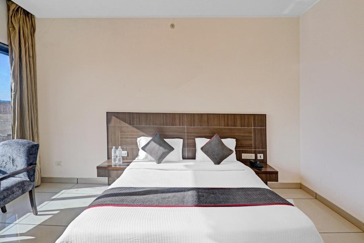 Отель Oyo Townhouse 484 Sanskriti Дели Экстерьер фото